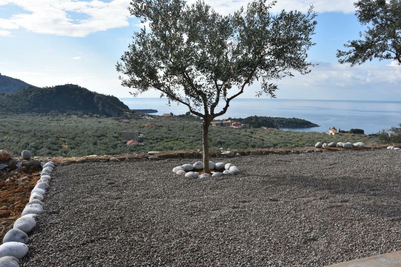 Villa Athina'S Stone House In Kardhamili Exterior foto